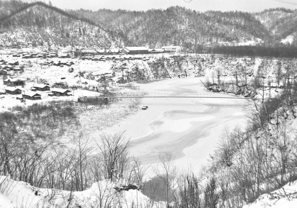 昭和48年冬　常盤町 常盤橋と鹿島中学校