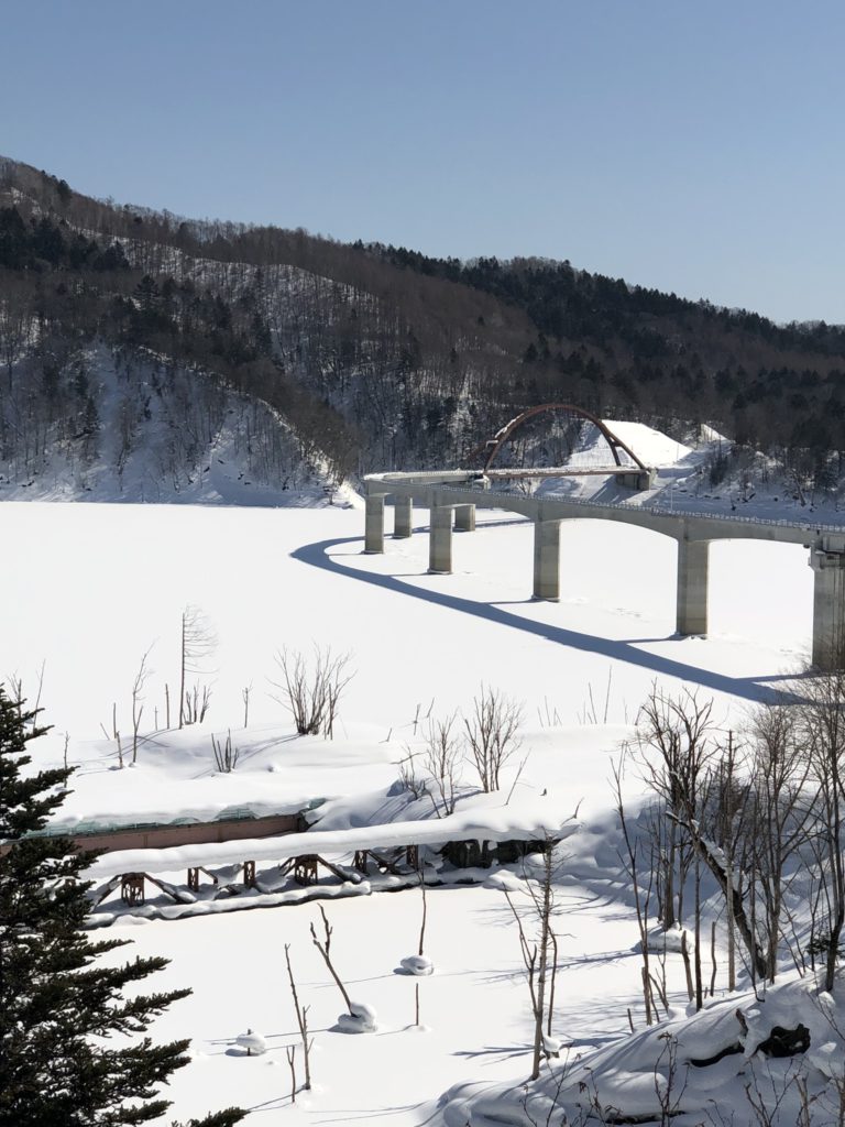 雪の明石橋と旭沢橋梁  2022