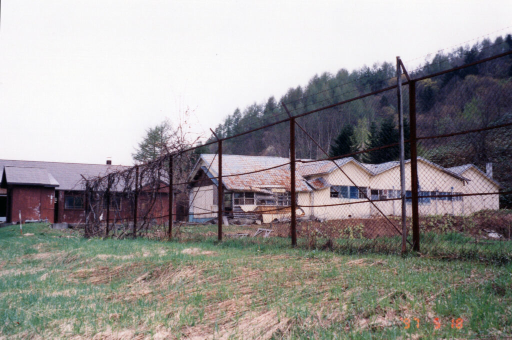 鹿島小学校グラウンド横の土手 1997