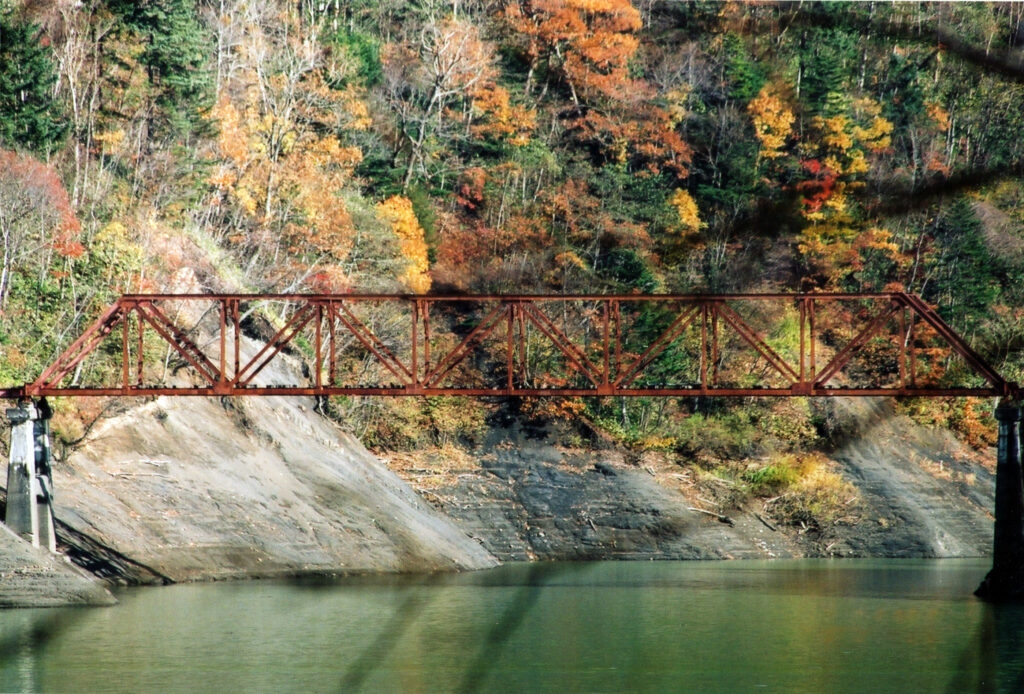 秋の森林鉄道橋