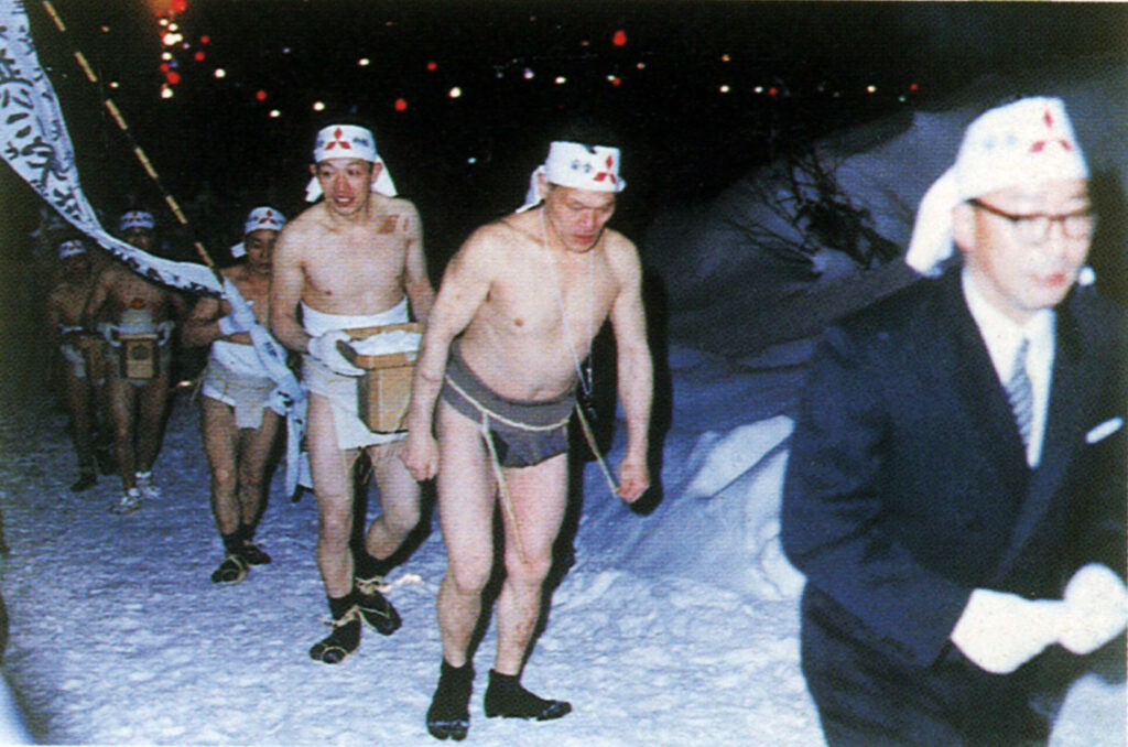 大夕張山神社　裸まいり　1968年